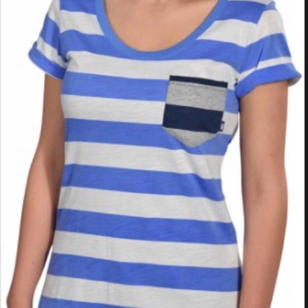 Nike Women’s Pocket short Sleeve Shirt
